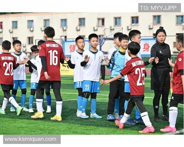 近期足球明星风采展示与精彩瞬间回顾让我们一起领略他们的魅力与激情 近期足球明星风采展示与精彩瞬间回顾让我们一起领略他们的魅力与激情