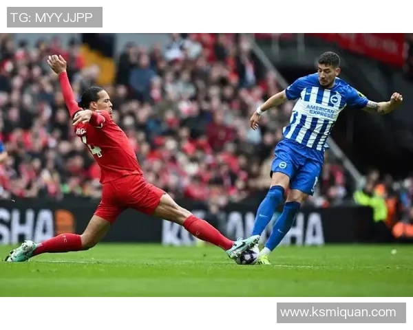 传奇后卫足球明星的辉煌历程与影响力解析 传奇后卫足球明星的辉煌历程与影响力解析